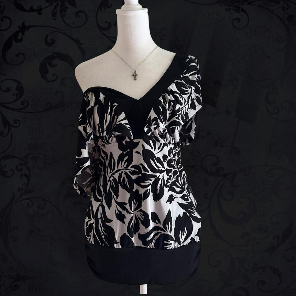 black and white v neck abstract floral print whimsical top